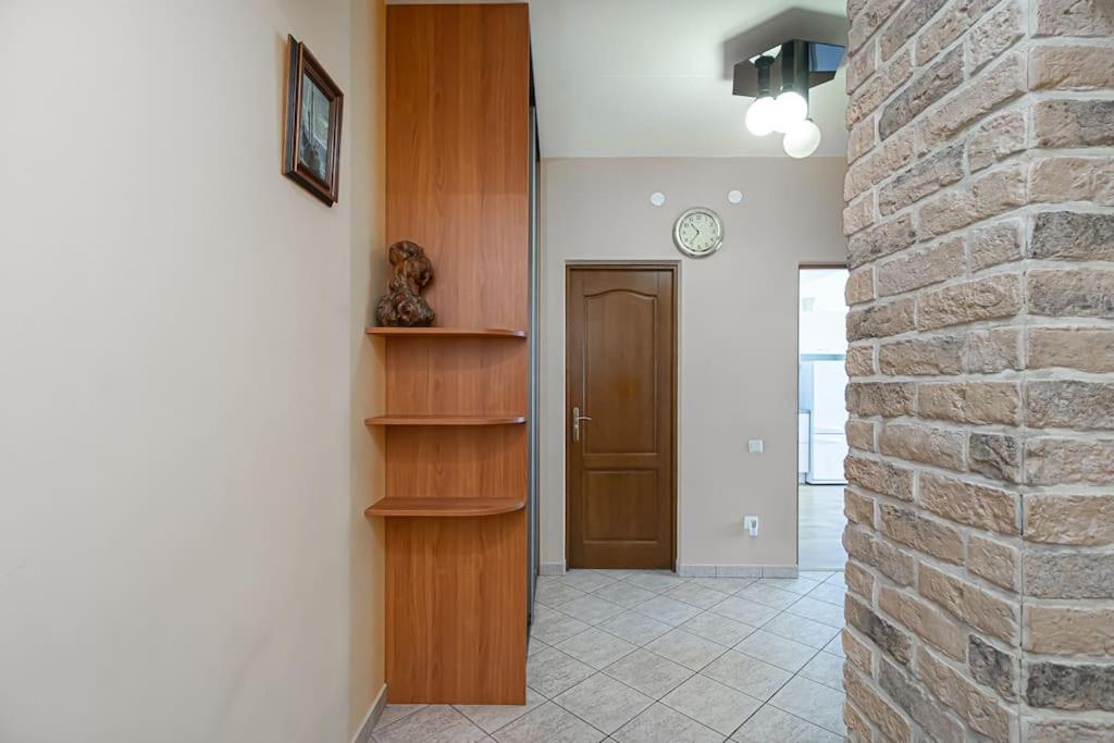 Comfortable Apartment with Great Location, Latviu 15 - Chambres d'hôtes Vilnius