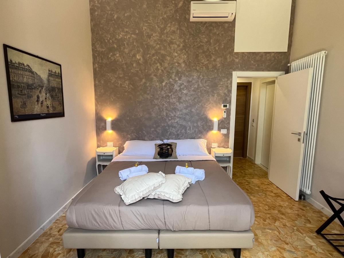 Chambre Lit Queen-Size avec Balcon
