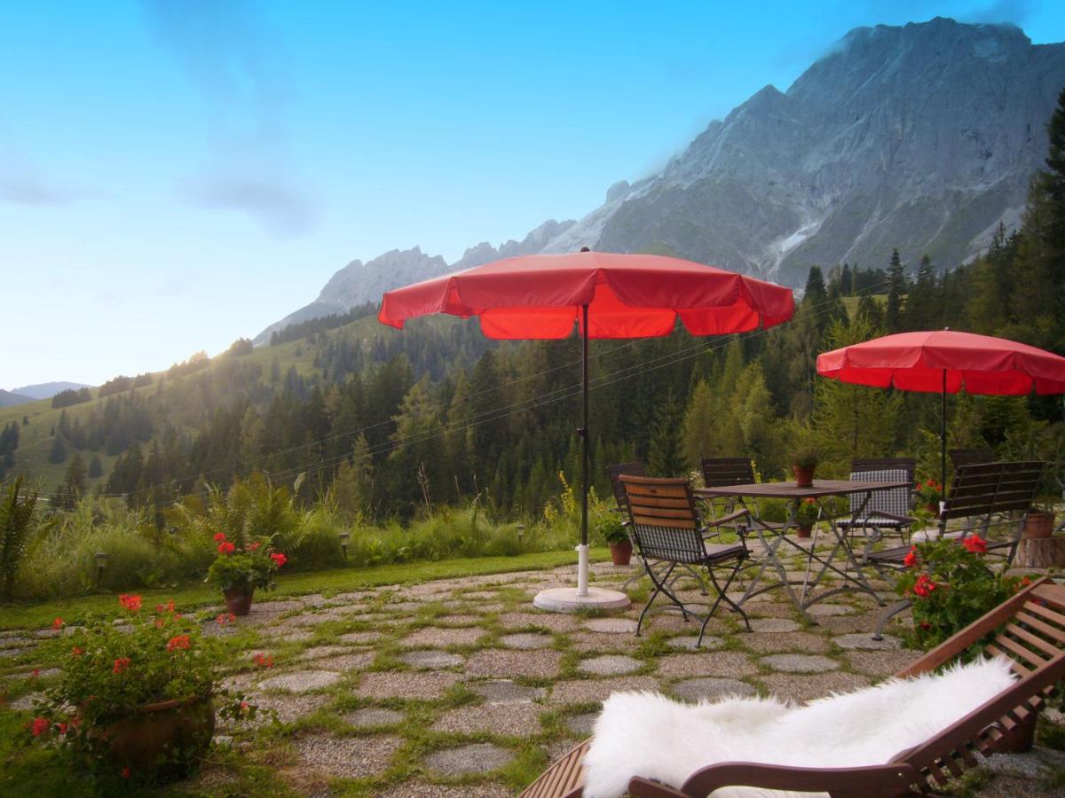 Apartment with Mountain View