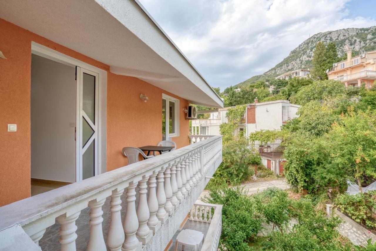 Apartmani Marina - Bed and Breakfast Sutomore