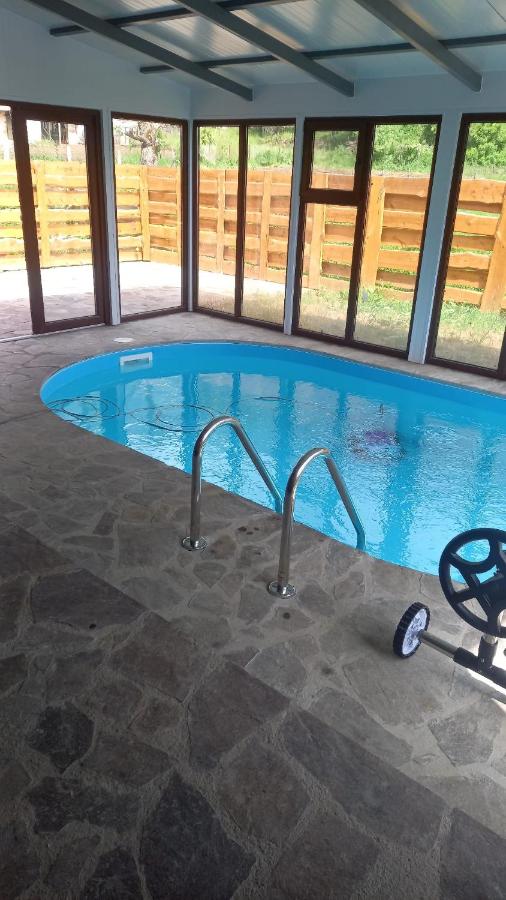 Къща Александрова с басейн вътрешен и отопляем - B&B Arda