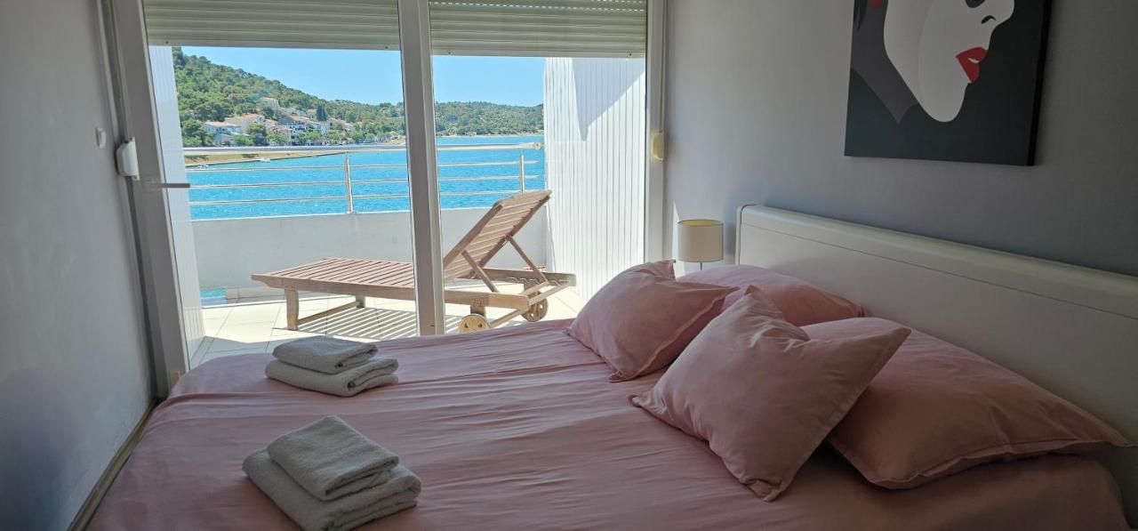 Attico con 2 Camere da Letto e Vista Mare 