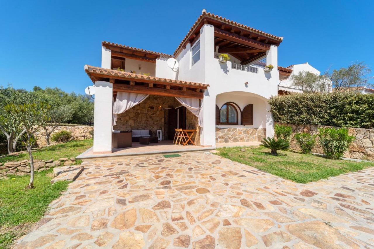 Villetta con Patio, Giardino Recintato, Doccia Idromassaggio Tanaunella - Budoni - B&B Tanaunella