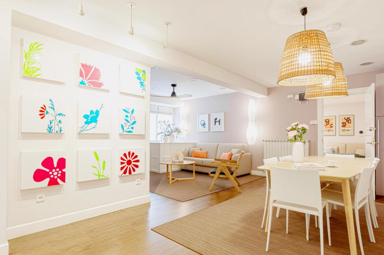 Heart of San Sebastian⎮Walk Score 99⎮3 Baths - Bed and Breakfast San Sebastian