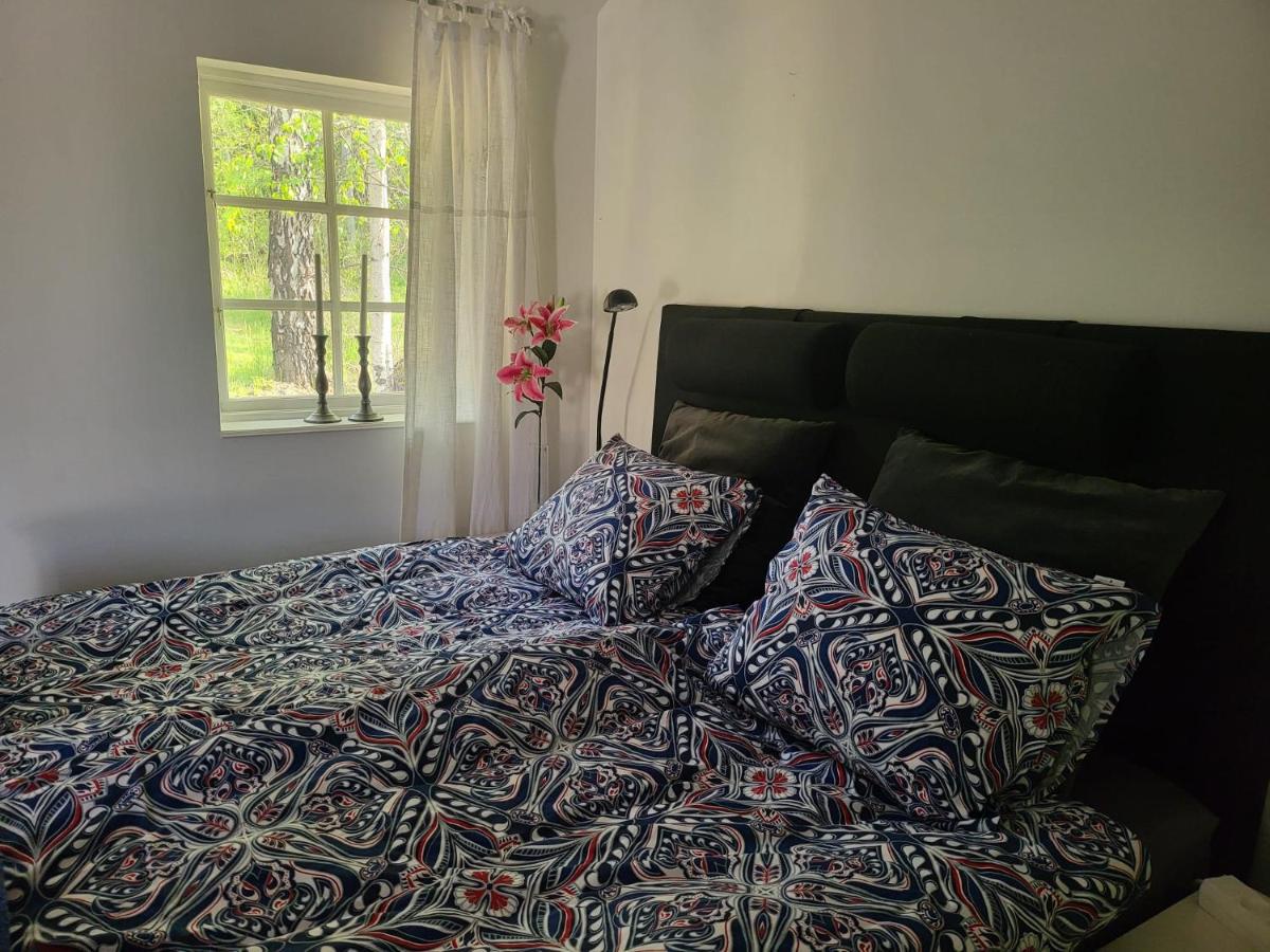 Lilla huset med stor trädgårdstomt nära golf och hav - Bed and Breakfast Trosa