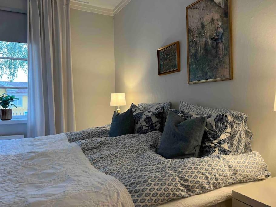 Nyrenoverad lägenhet mitt i centrala Mora - Bed and Breakfast