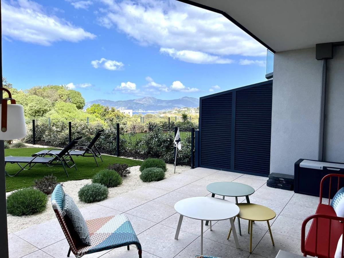 Appartement jardin de livia 2 rez de jardin - B&B Porticcio