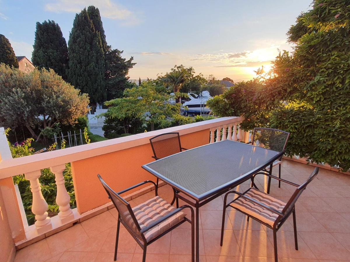 Apartamento con balcón