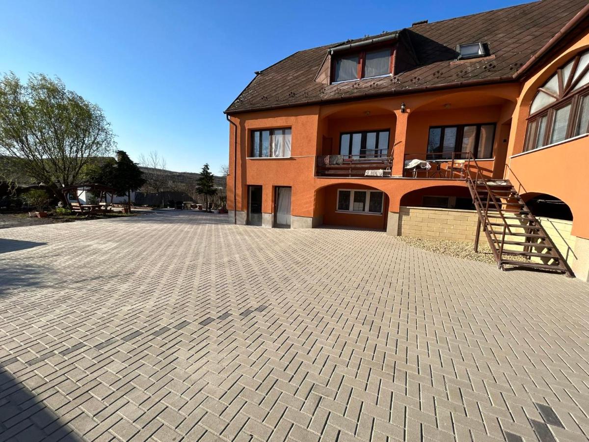 Mézesvölgy Vendégház - B&B