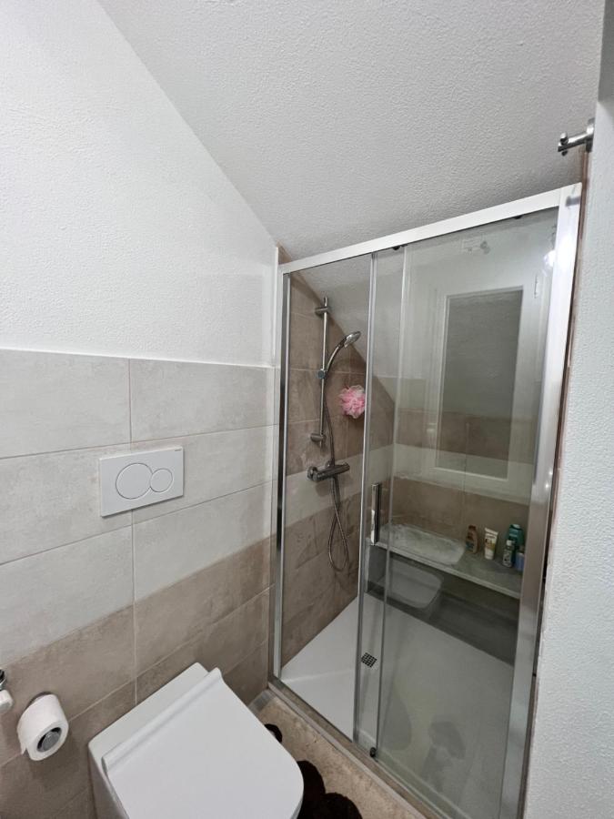 Deluxe Room (2 Adults + 1 Child)