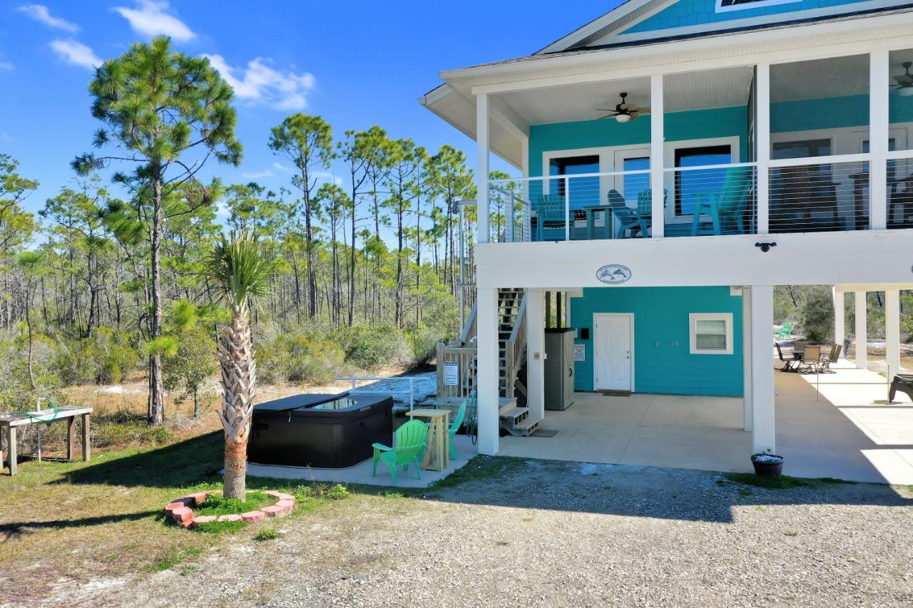 Dolphin Daze Hideaway by Pristine Properties Vacation Rentals - Bed and Breakfast