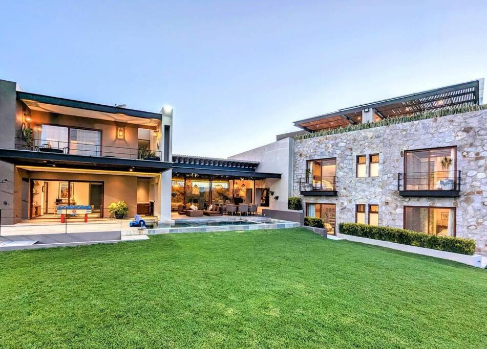 Casa Capricho, 5BR Luxury Villa in Ventanas Golf & Resort Community - B&B