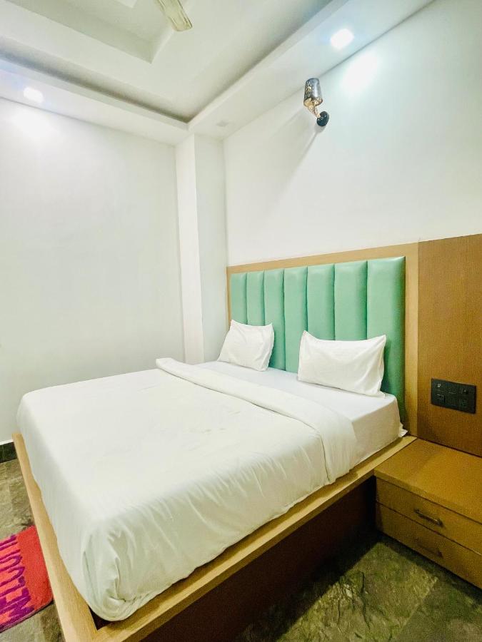 B&B Mathura - Hotel Sparrow Grand - Best Rated Area Mathura - Bed and Breakfast Mathura