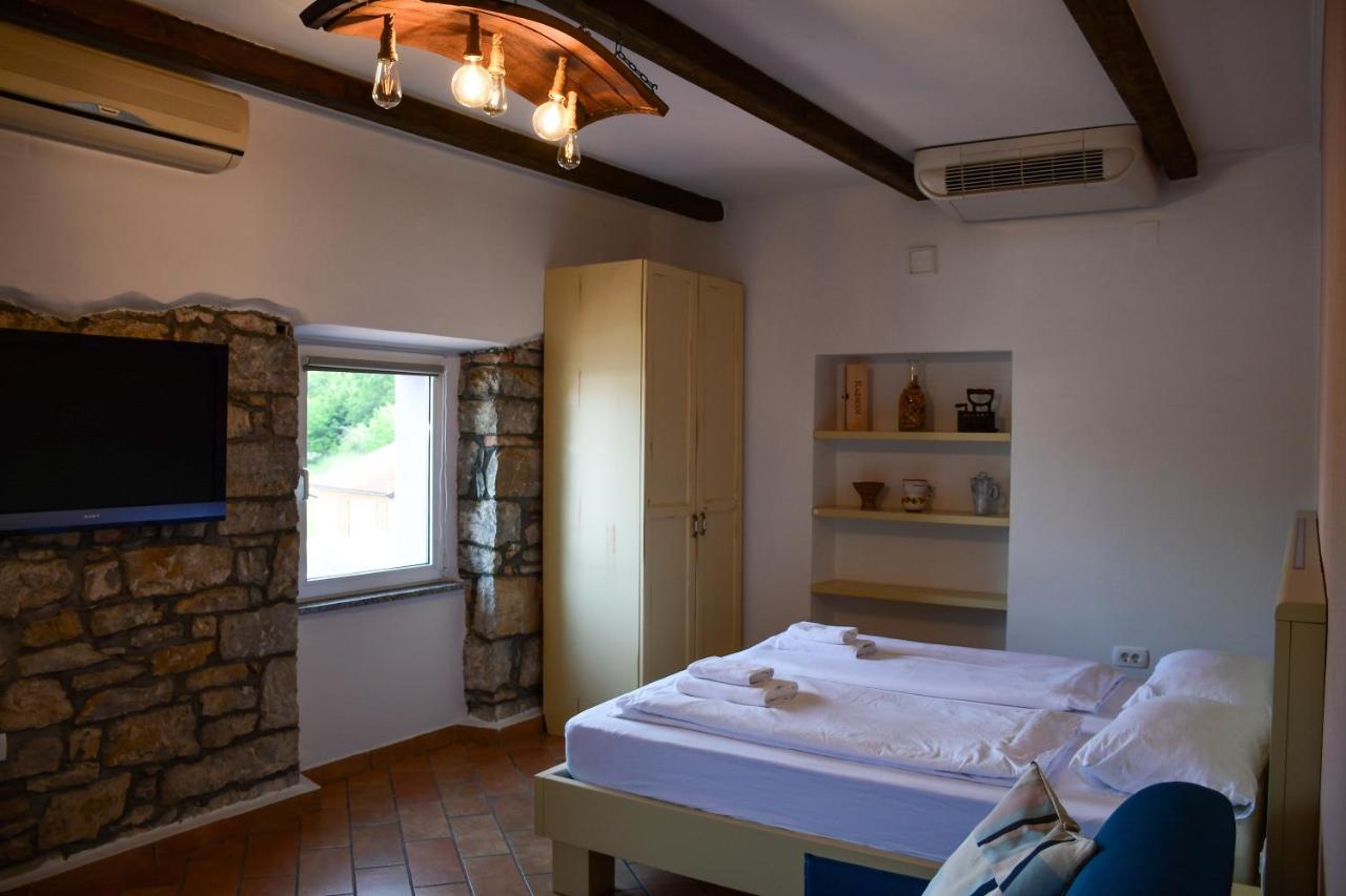Camera Matrimoniale/Doppia con Letti Singoli con Letto Supplementare