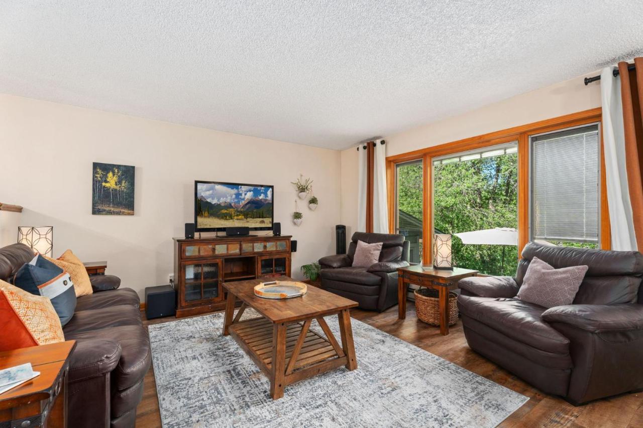Close to Trails, Parks & Open Space! Amazing Yard! - B&B
