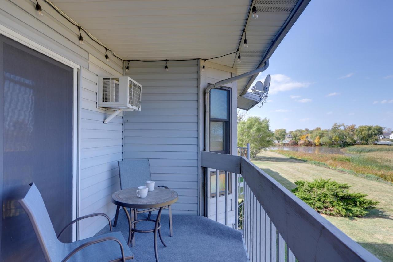 Pet-Friendly Oak Harbor Condo Walk to Lake! - B&B
