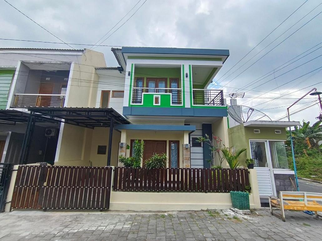 Green Palagan Homestay Jogja - B&B