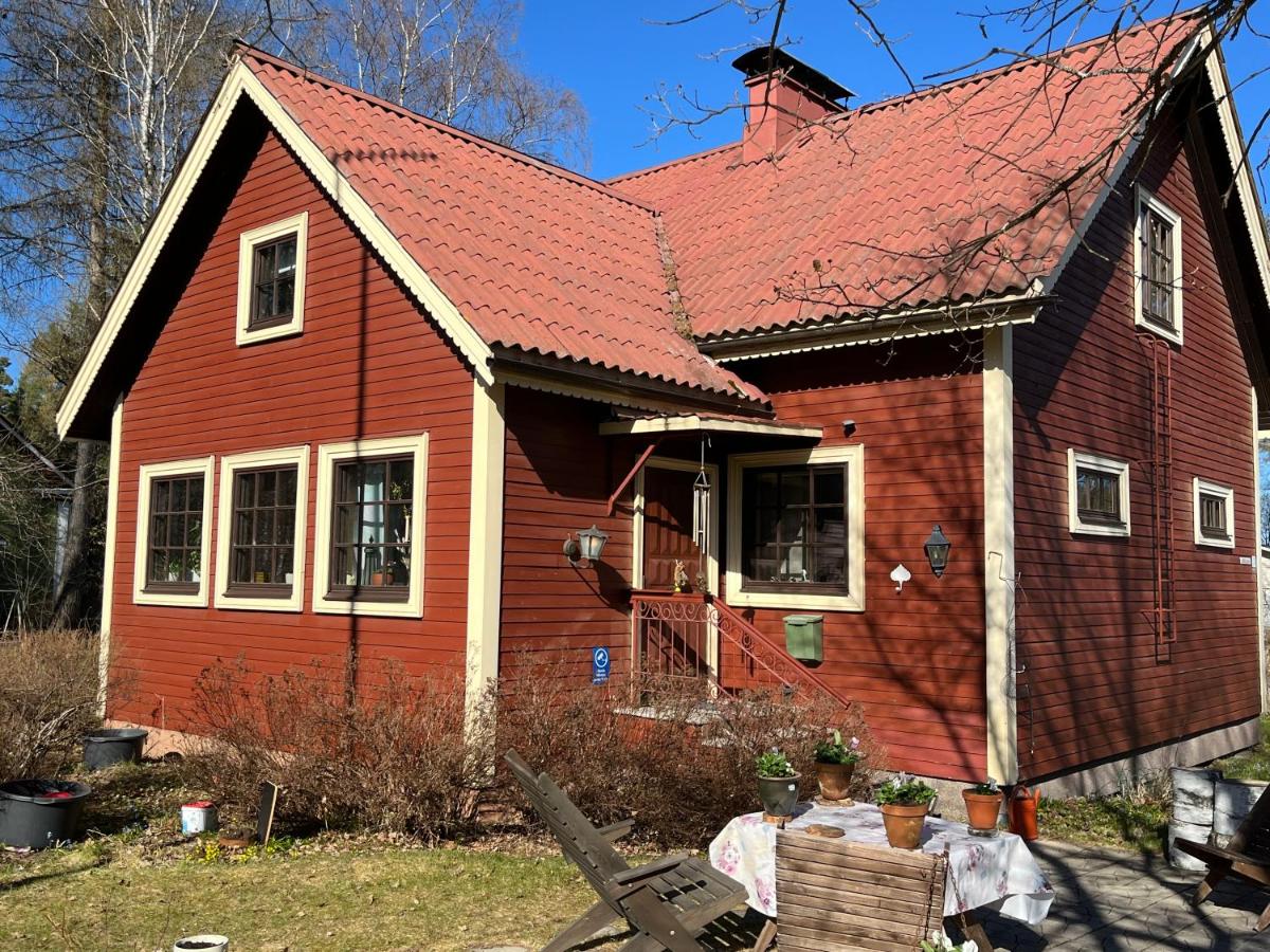 Viehättävä talo Mäntässä. - B&B