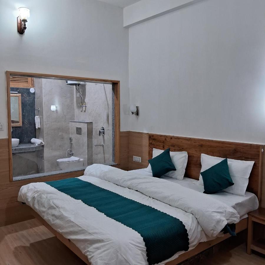 B&B Manali - Jogini White Cottages Manali - Bed and Breakfast Manali