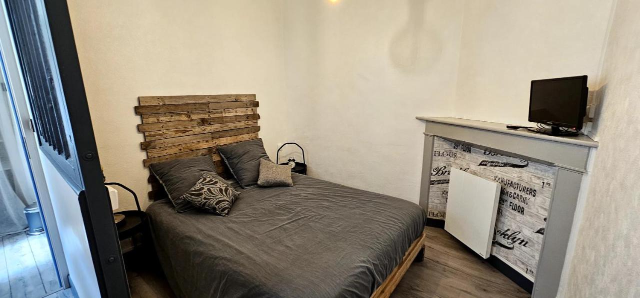 One-Bedroom Standard Apartment