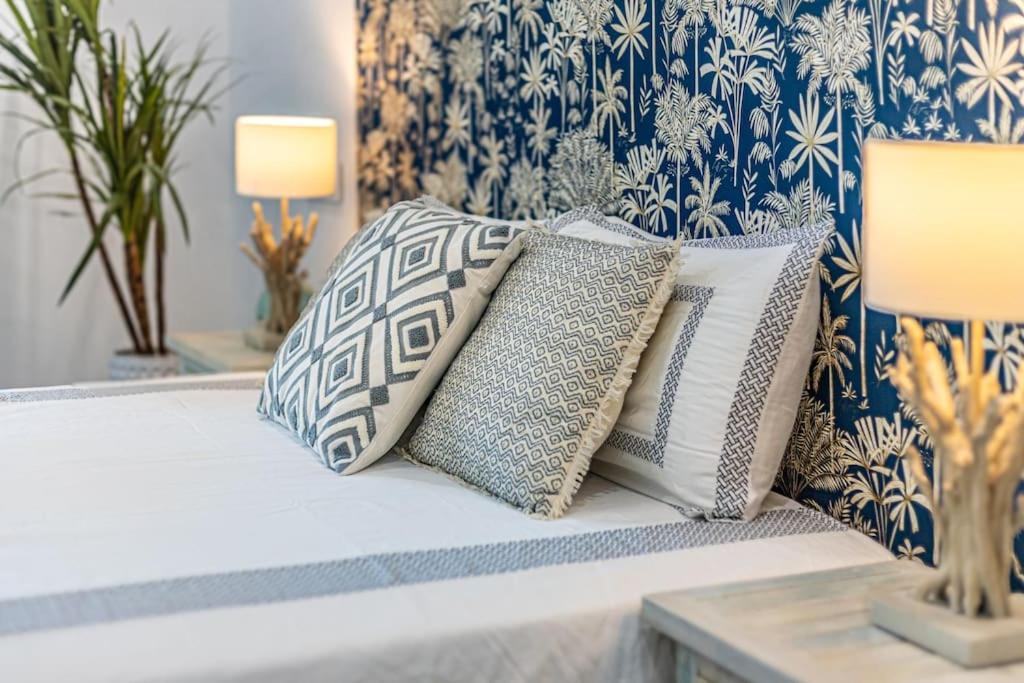 Seaside Azure Oasis II, Paseo del Mar 2BR+Parking - B&B San Roque