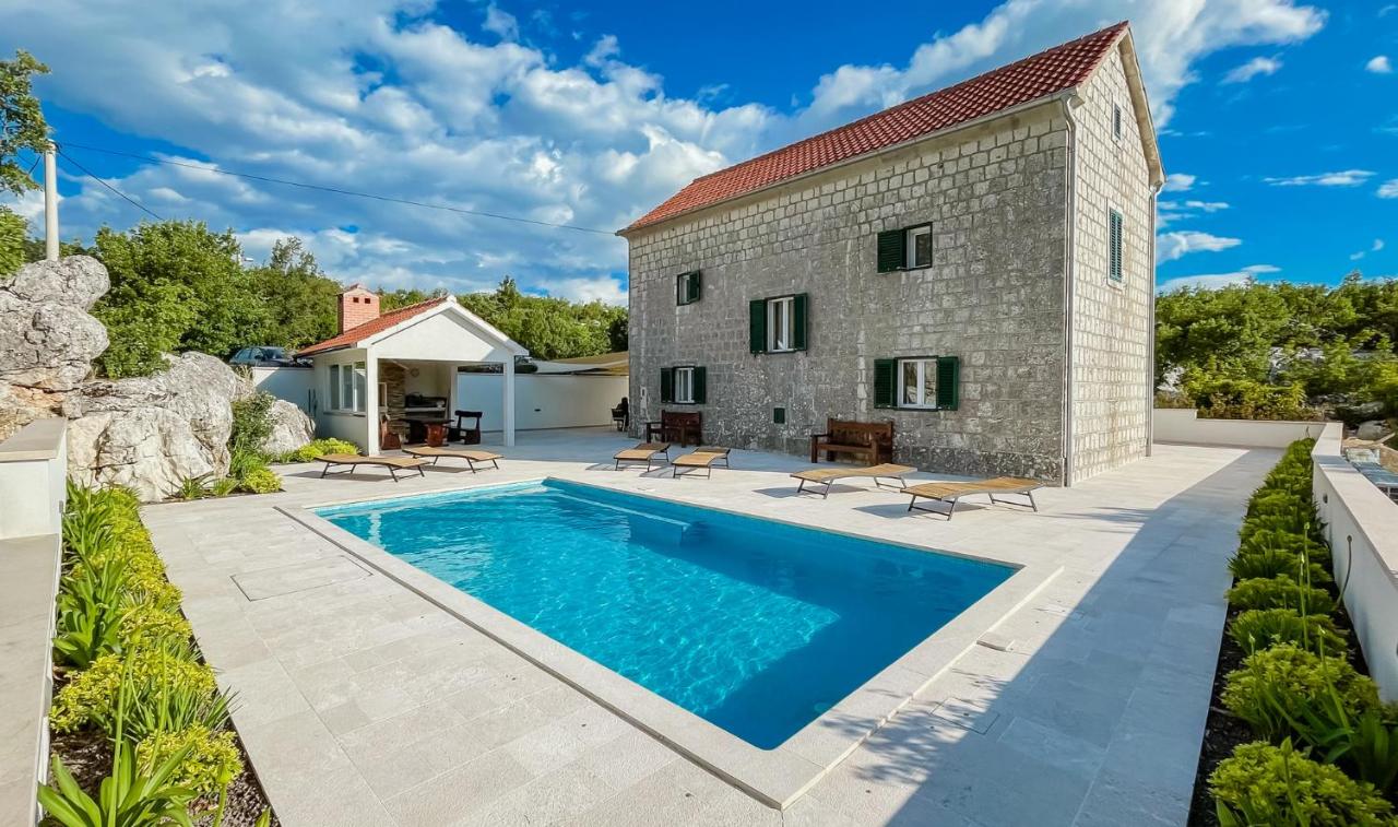 Villa Sion peaceful villa with private pool and stunning mountain view - Ferienwohnung Dubrava