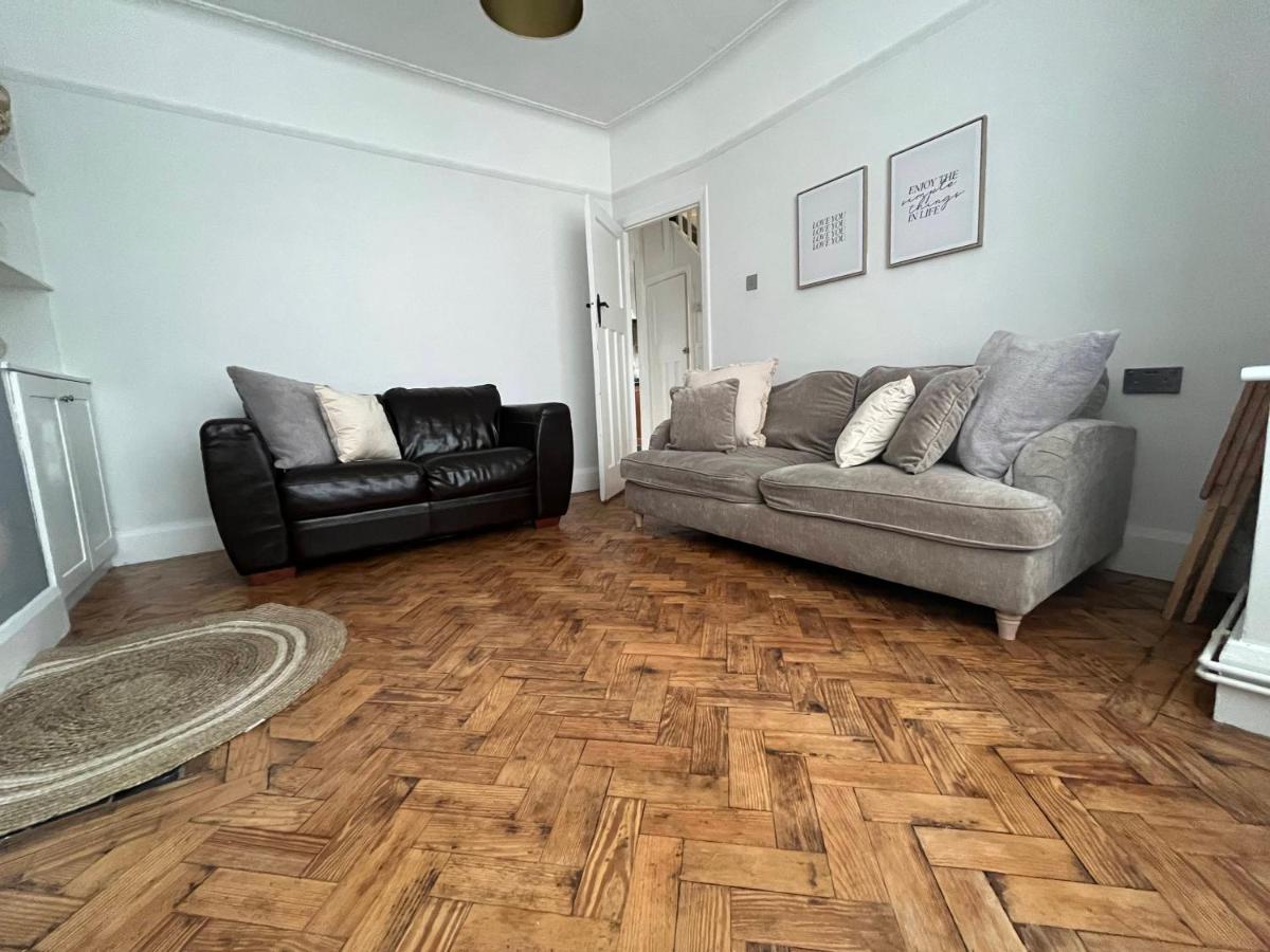 Cosy 3-Bedroom House 15mins to Olympic Village - Chambres d’hôtes Romford