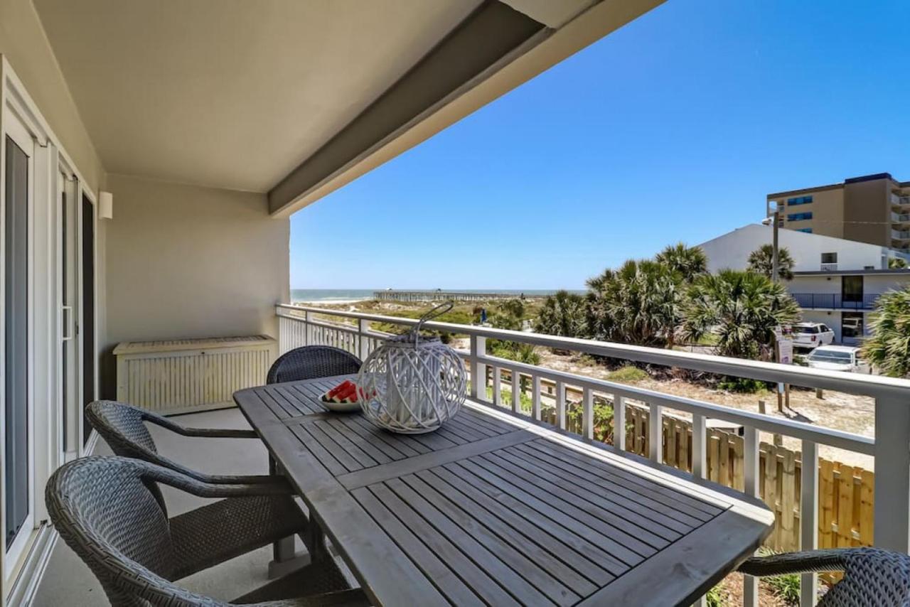 Ketch Courtyard Condo - Oceanview Balcony - Pool - Steps from the Beach - B&B Fernandina Beach