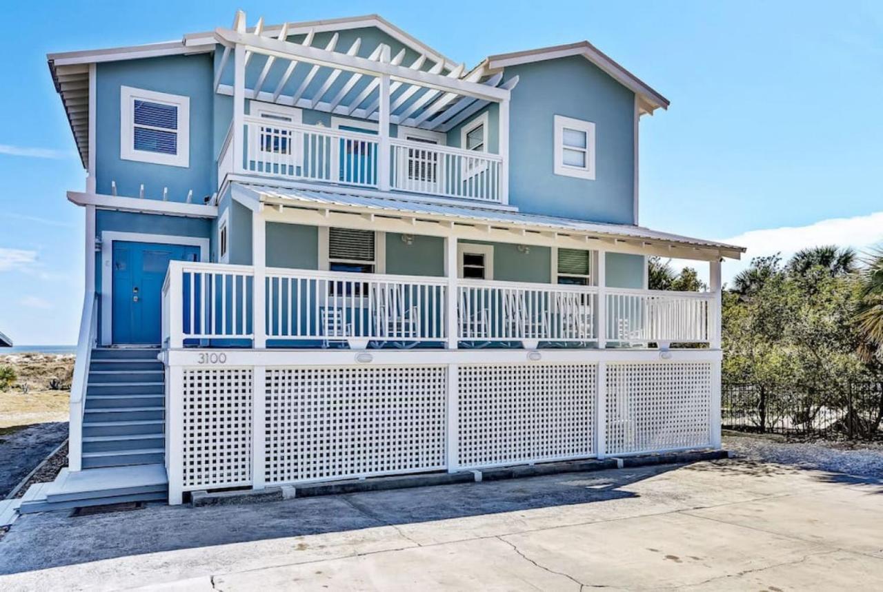 The Reef - Cozy Hideaway - Private Patio - Located Steps from the Beach - B&B