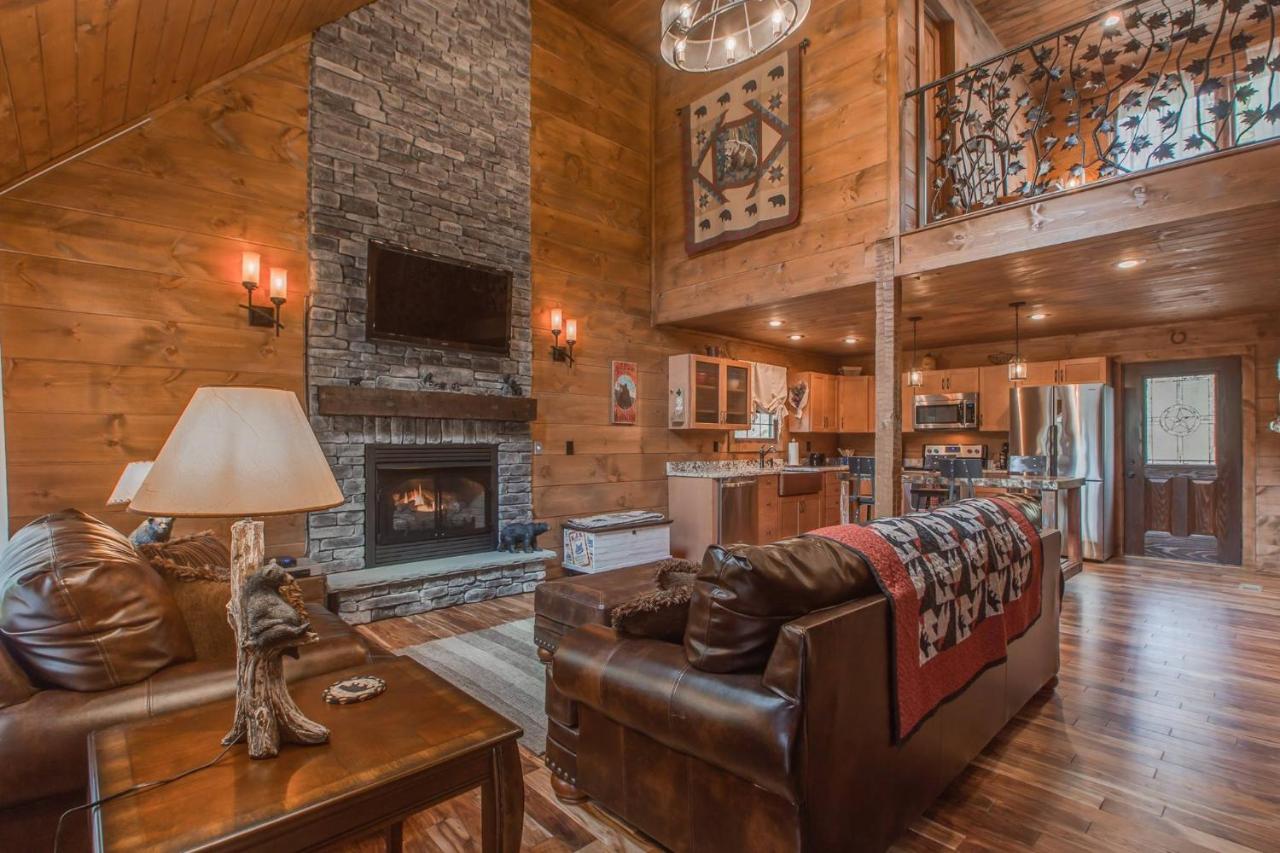 Black Bear Cabin by Stony Brook Cabins - B&B Gatlinburg
