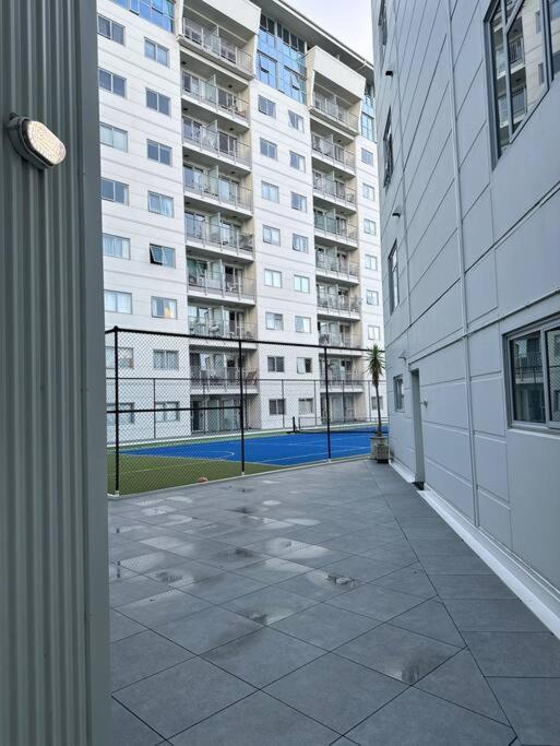 Immaculate 3 bd 2 bth apartment -Free Carpark & pool - B&B