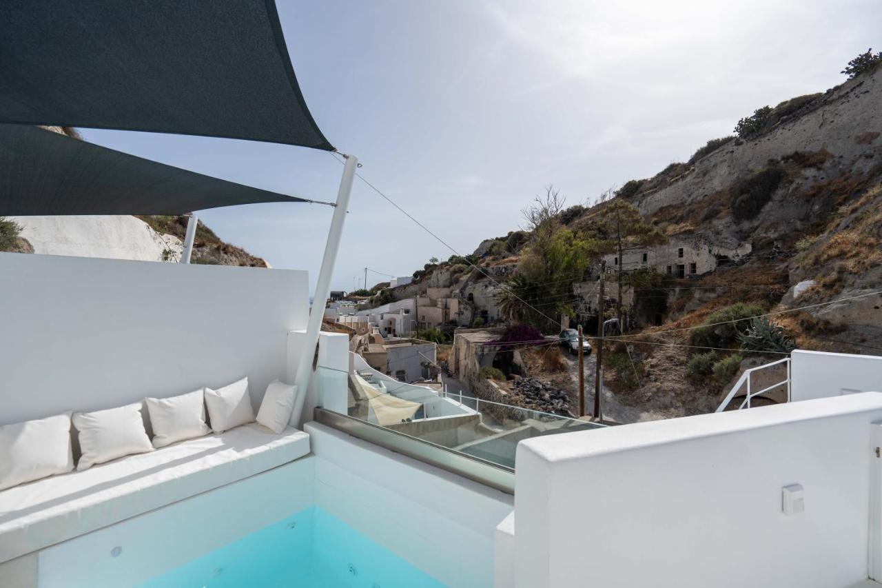 Deluxe cave suite with private jacuzzi