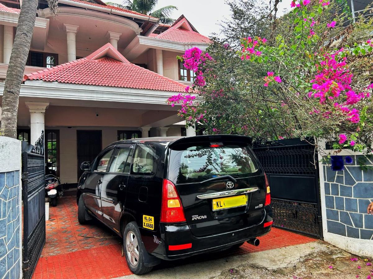 La Casa Trivandrum 4 BHK AC Luxury Villa at City Centre, Just 6 kms to Airport & 5 Min Drive to Padmanabha Swamy Temple - B&B