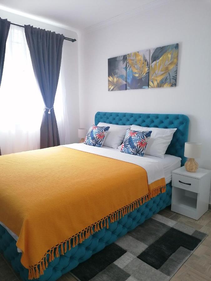 B&B Veliko Gradište - Kristi Lux Bazen - NEW 1-bedroom apartment with a Pool, Balcony and FREE Parking - Bed and Breakfast Veliko Gradište