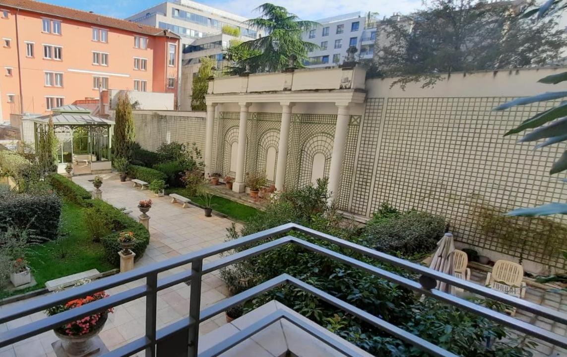 Confortable appartement avec terrasse et parking - B&B