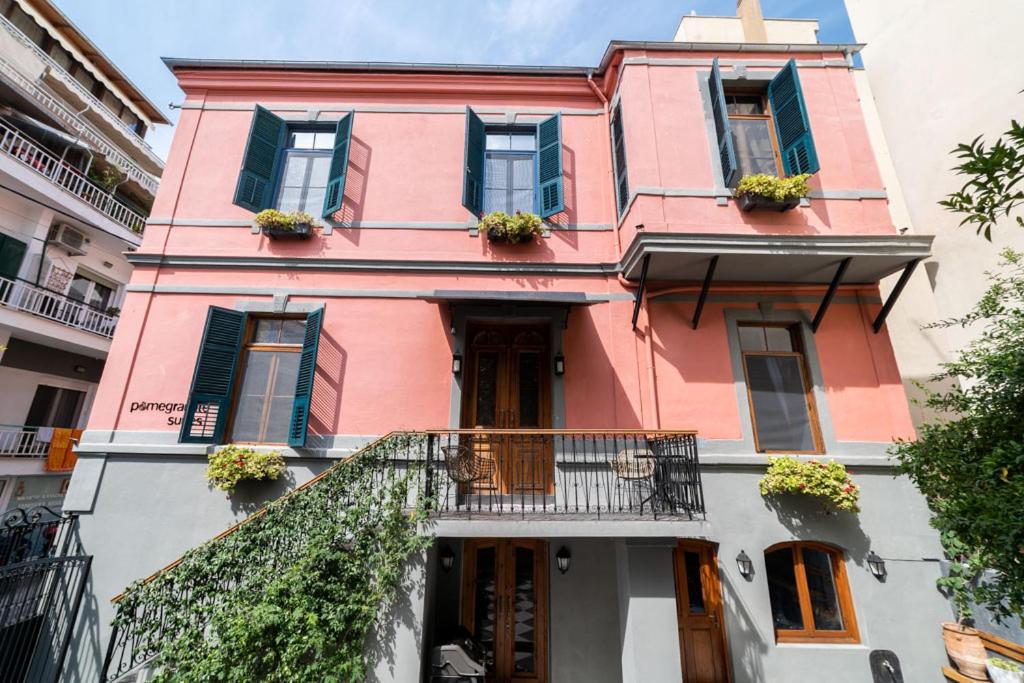 PomeGranate Suites - B&B