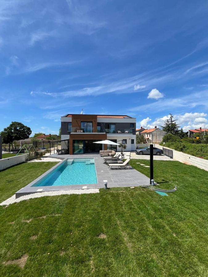 Luxury Villa Kiara with private heated pool and jacuzzi- 15min from sea - Ferienwohnung Orbanići