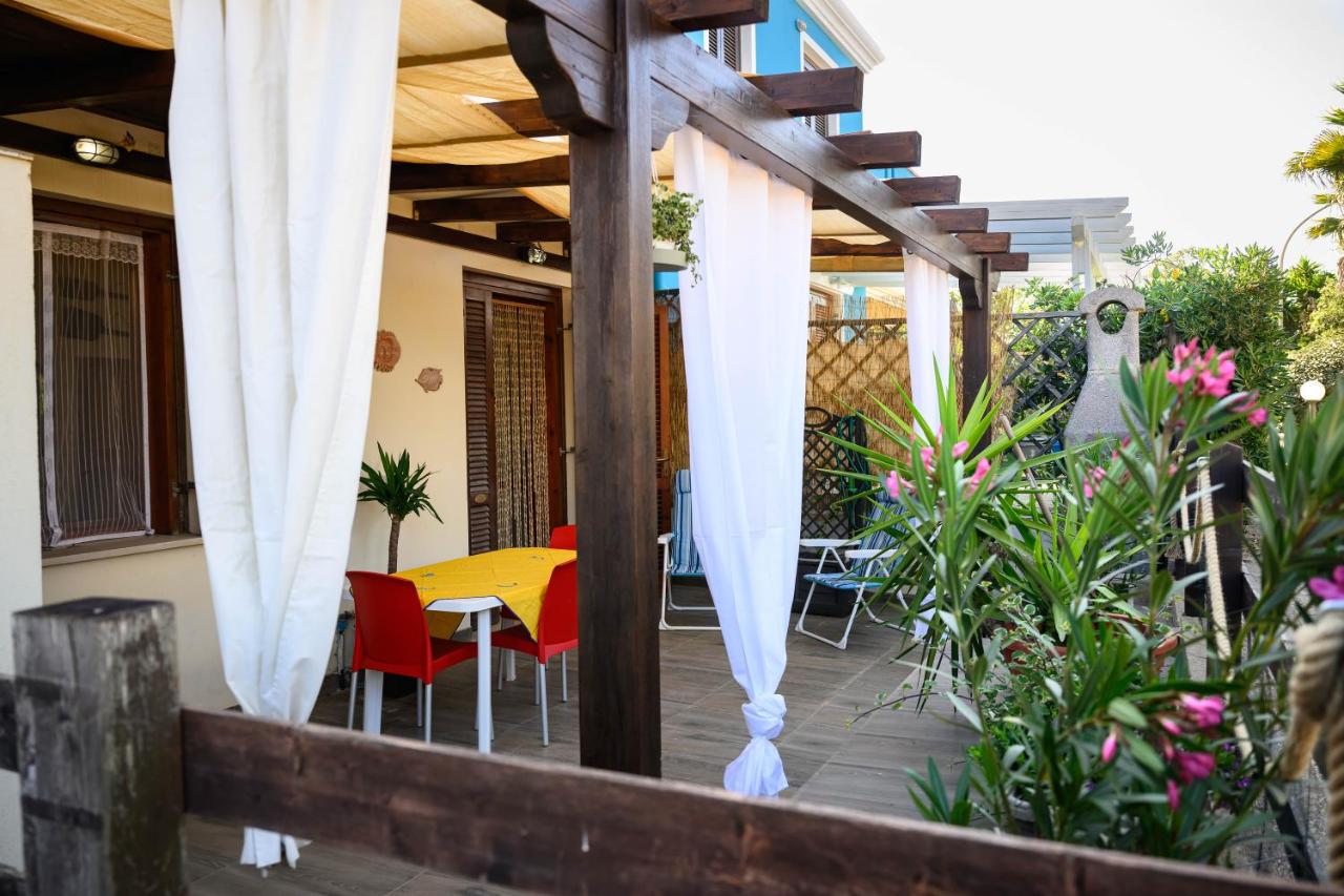 Residenza Grecale villetta con veranda vicino al paese - B&B Stintino