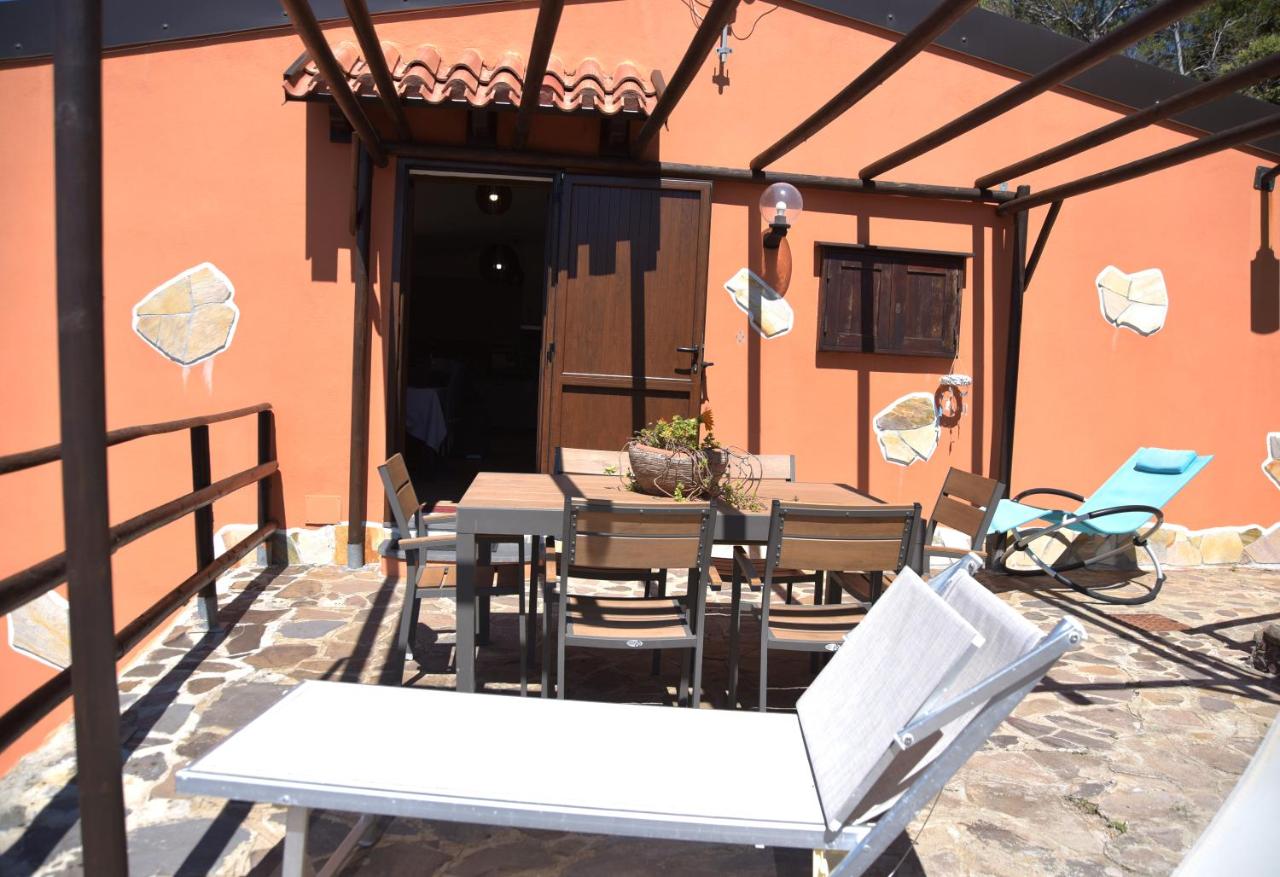 DOMO A MARE - Bed and Breakfast Magomadas