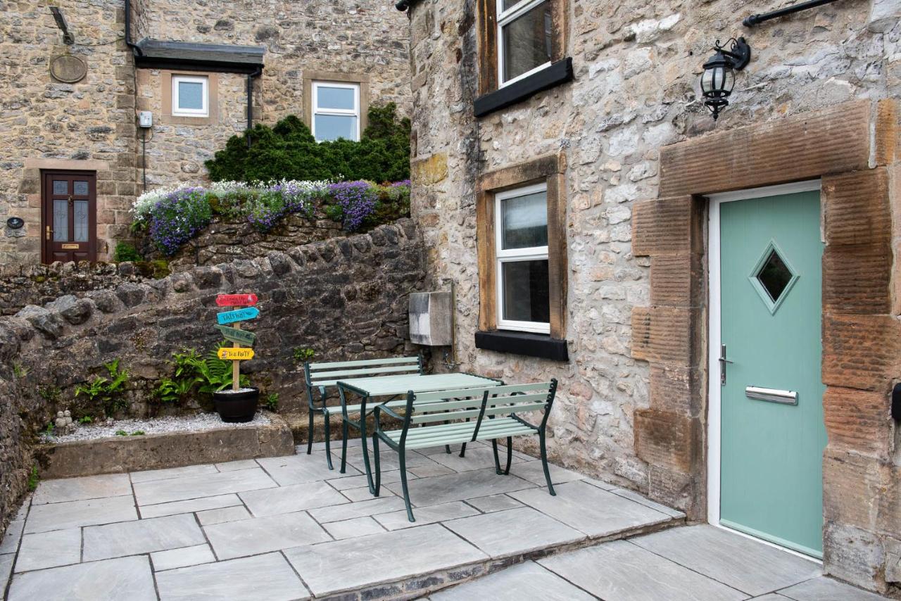 Whimsical Wonderland Cottage Retreat near Peak District - Bed and Breakfast