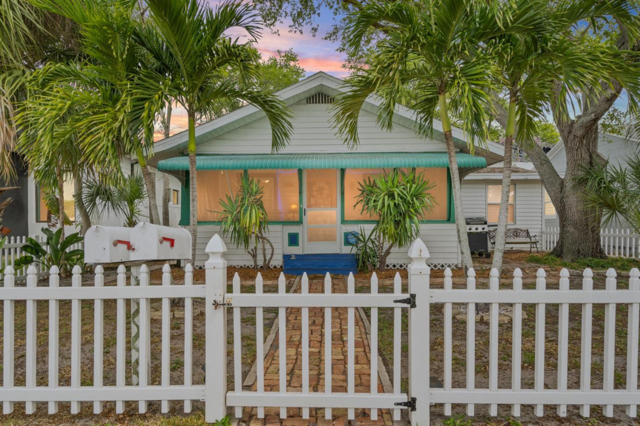 The Pineapple Bungalow St Pete - B&B