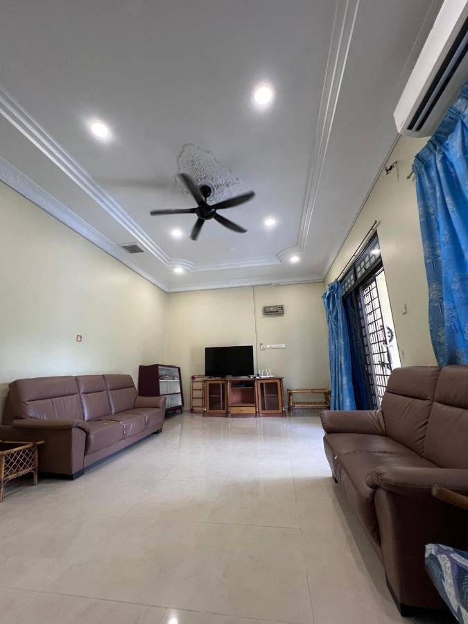 Muhibbah Homestay 2, Jalan Pantai Telok Kemang - Ferienwohnung