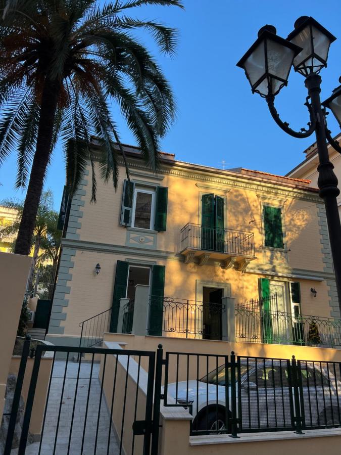Villa Lualdi Suite Sanremo - Bed and Breakfast San Remo