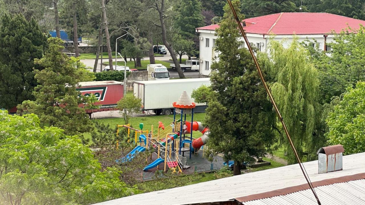 Tatas Place - Bed and Breakfast Batoemi