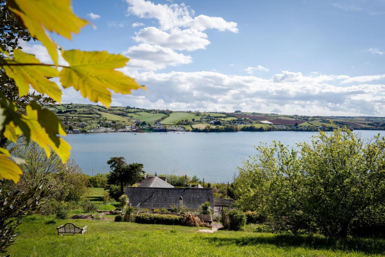 The Curlews - Waterside, boutique home with 360 views and Hydropool - B&B