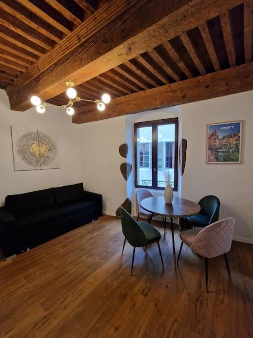 Cosy appartment in old town, 2 mins walking distance to lake - B&B Annecy