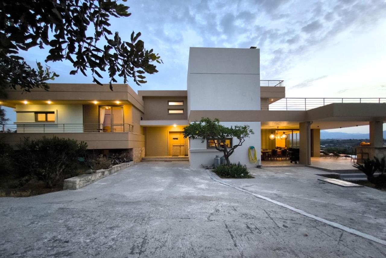 Villa Mirtylla luxury retreat w Pool, BBQ and Gym - B&B Iraklio