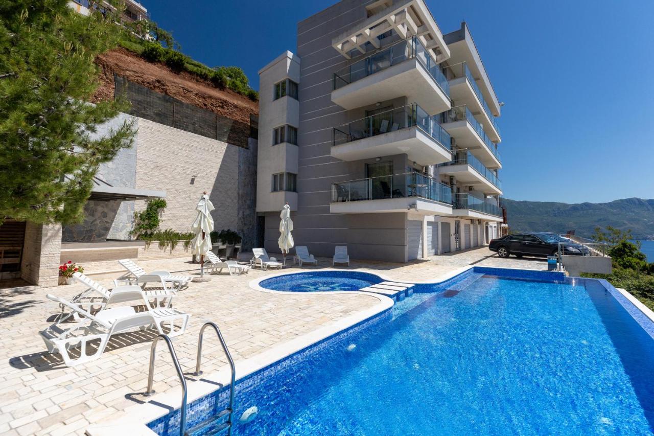 Tophill Altezza Premium - best view and pool - B&B
