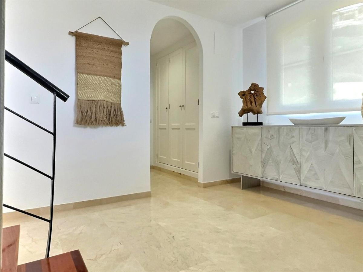 Incredible sea views in this three-bedroom penthouse apartment - B&B Sotogrande