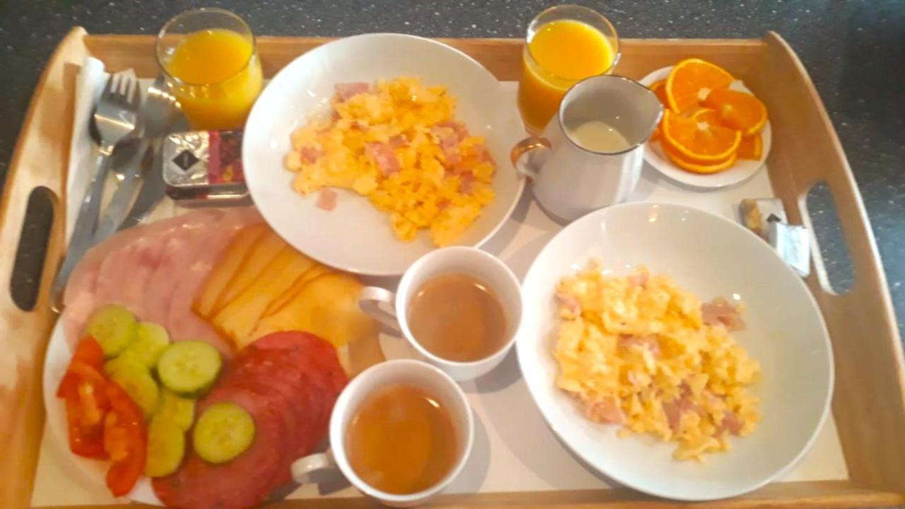 LEV I SOVA - B&B Mělník